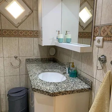 Квартира С Видом На Море И Горы Apartman